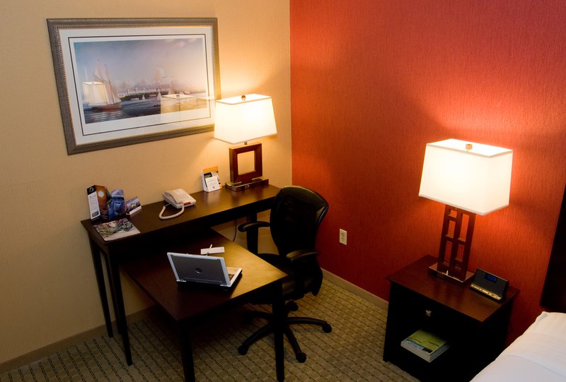 Holiday Inn Hotel & Suites NASHUA - Nashua, NH