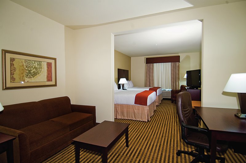 Holiday Inn Express - Tow, TX