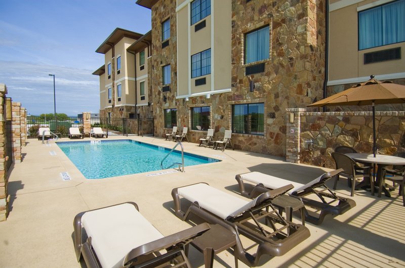 Holiday Inn Express - Tow, TX