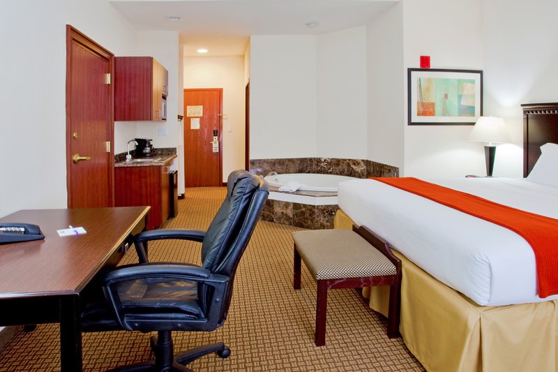 HOLIDAY INN EXPRESS - Bartow, FL