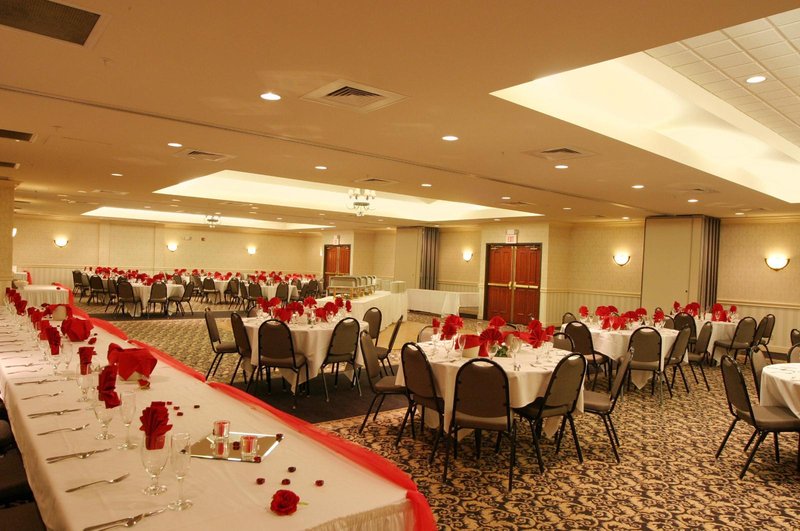 Holiday Inn Express Hotel & Suites BAKERSFIELD CENTRAL
