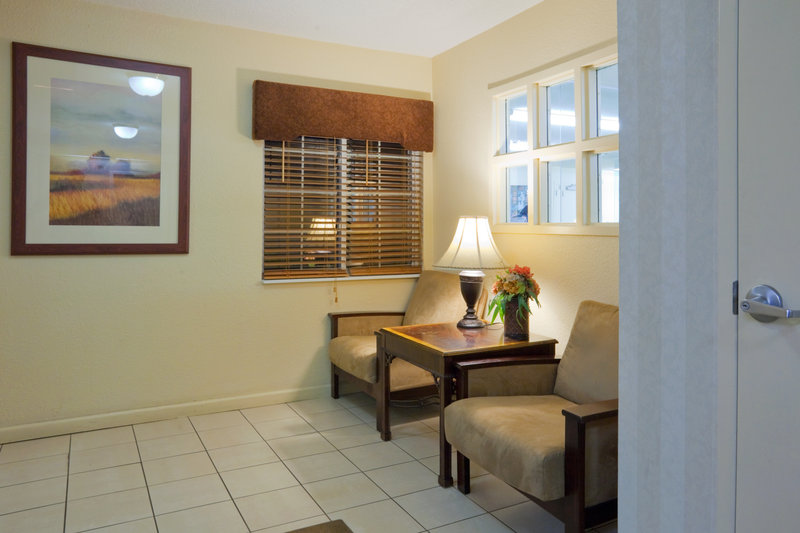 Candlewood Suites Birmingham - Birmingham, AL