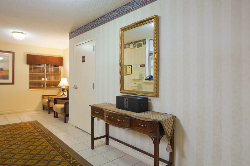 Candlewood Suites Birmingham - Birmingham, AL