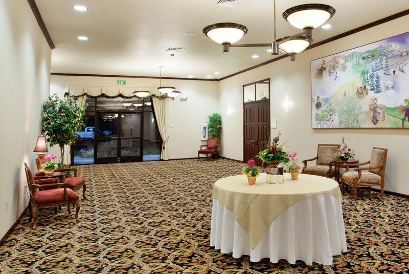 Holiday Inn Express & Suites GOLD MINERS INN-GRASS VALLEY - Grass Valley, CA