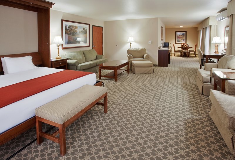 Holiday Inn Express & Suites GOLD MINERS INN-GRASS VALLEY - Grass Valley, CA