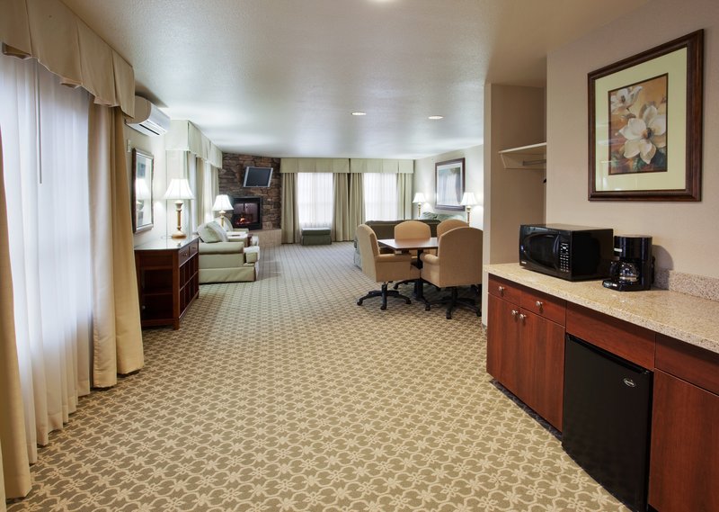 Holiday Inn Express & Suites GOLD MINERS INN-GRASS VALLEY - Grass Valley, CA