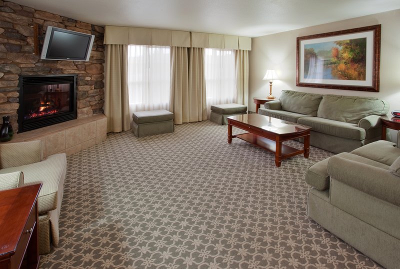 Holiday Inn Express & Suites GOLD MINERS INN-GRASS VALLEY - Grass Valley, CA