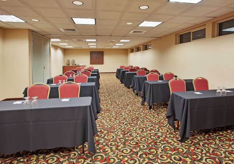 Holiday Inn Express & Suites GOLD MINERS INN-GRASS VALLEY - Grass Valley, CA