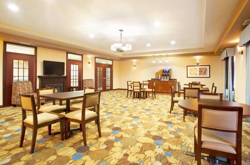 Holiday Inn Express LE ROY - BLOOMINGTON AREA - Monrovia, IN