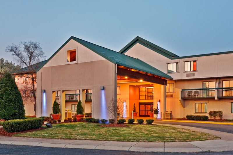 Holiday Inn Express NASHVILLE AIRPORT