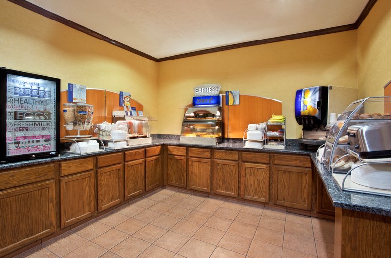 Holiday Inn Express CLEVELAND AIRPORT - BROOK PARK - Brook Park, OH