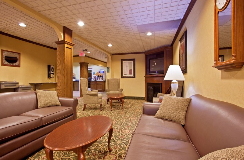 Holiday Inn Express CLEVELAND AIRPORT - BROOK PARK - Brook Park, OH