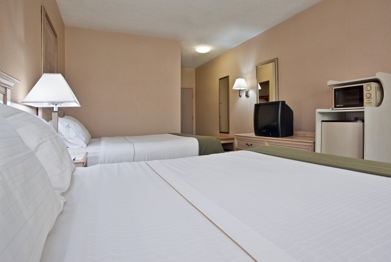 Holiday Inn Express CLEVELAND AIRPORT - BROOK PARK - Brook Park, OH