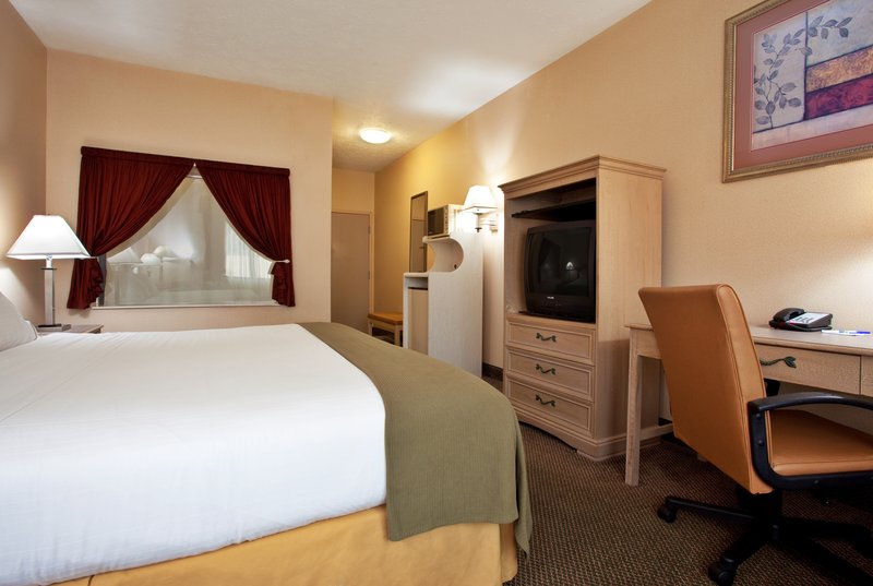 Holiday Inn Express CLEVELAND AIRPORT - BROOK PARK - Brook Park, OH