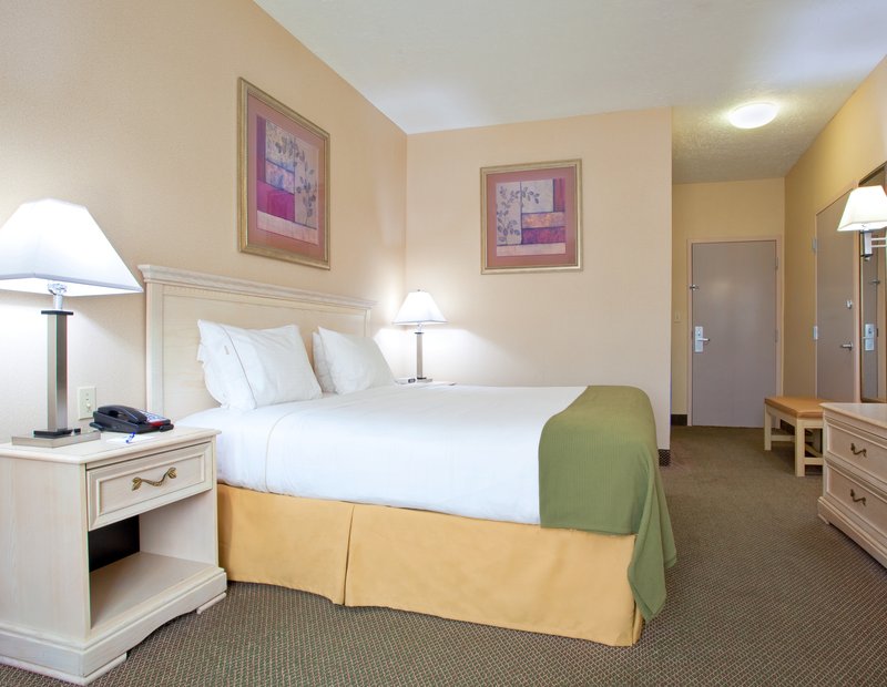 Holiday Inn Express CLEVELAND AIRPORT - BROOK PARK - Brook Park, OH