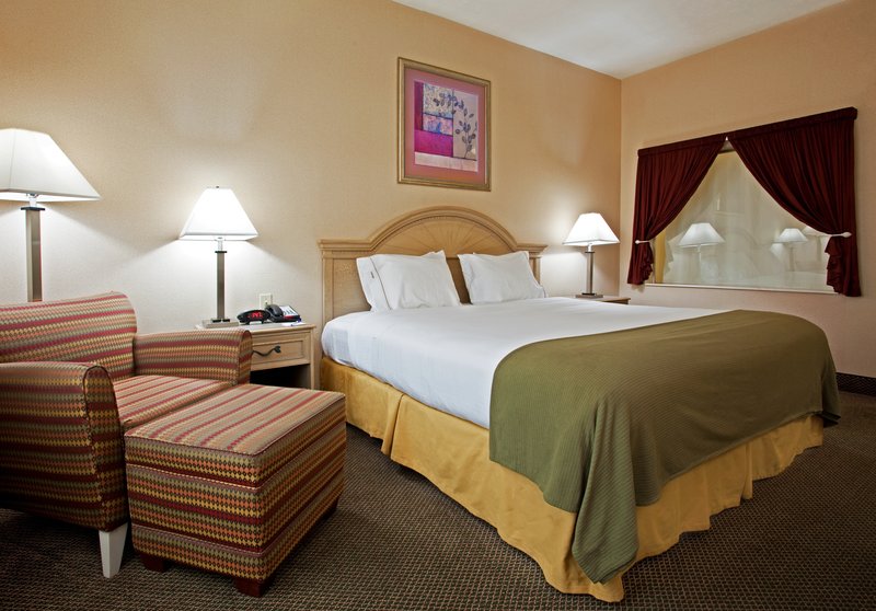 Holiday Inn Express CLEVELAND AIRPORT - BROOK PARK - Brook Park, OH