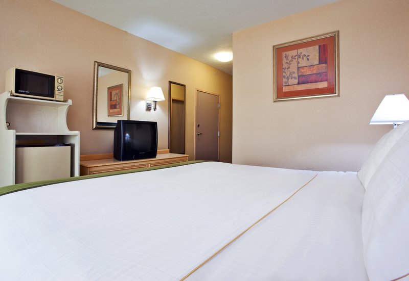 Holiday Inn Express CLEVELAND AIRPORT - BROOK PARK - Brook Park, OH