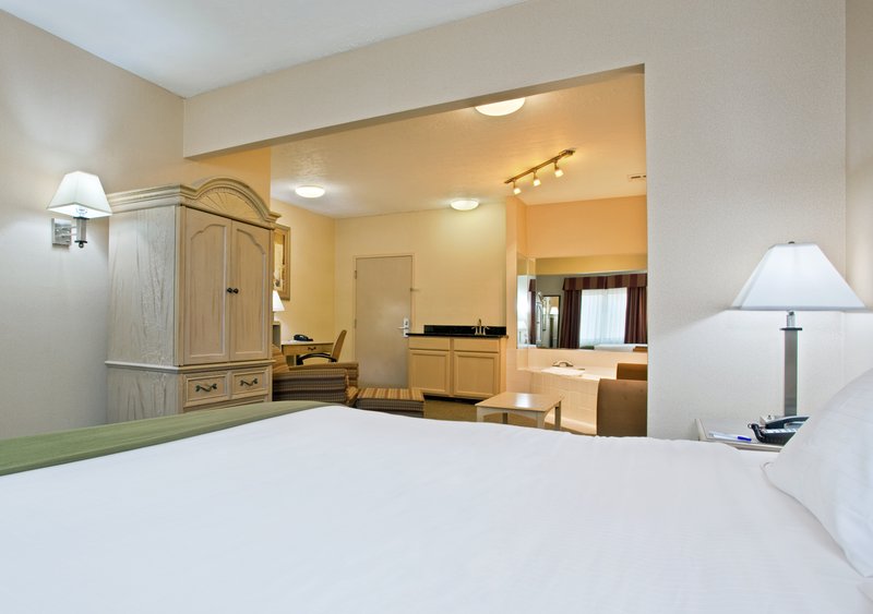 Holiday Inn Express CLEVELAND AIRPORT - BROOK PARK - Brook Park, OH