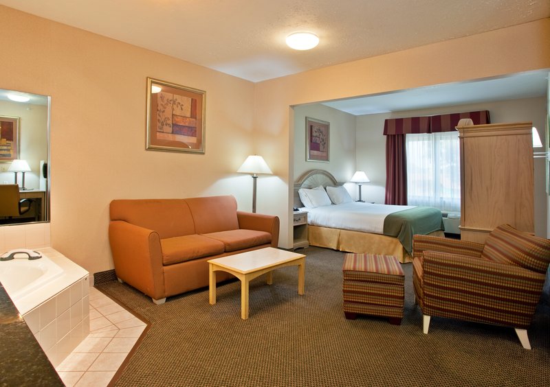 Holiday Inn Express CLEVELAND AIRPORT - BROOK PARK - Brook Park, OH