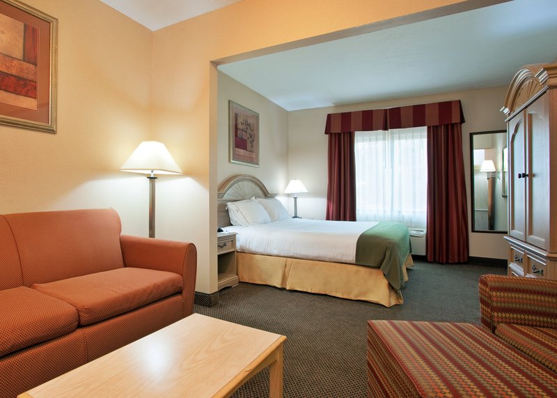 Holiday Inn Express CLEVELAND AIRPORT - BROOK PARK - Brook Park, OH