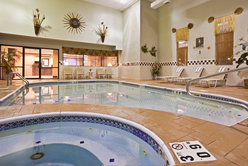 Holiday Inn Express CLEVELAND AIRPORT - BROOK PARK - Brook Park, OH