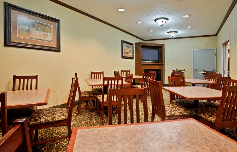 Holiday Inn Express CLEVELAND AIRPORT - BROOK PARK - Brook Park, OH