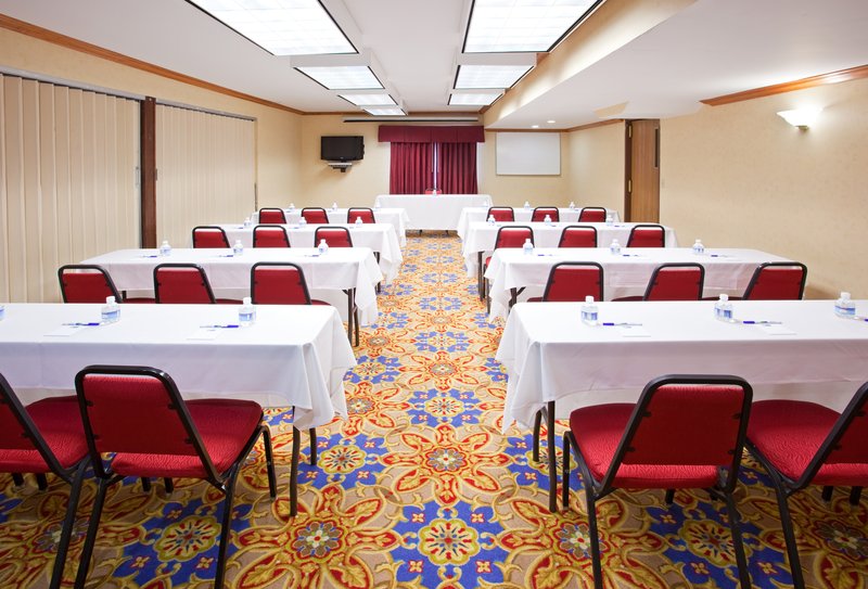 Holiday Inn Express-Brighton - Brighton, MI