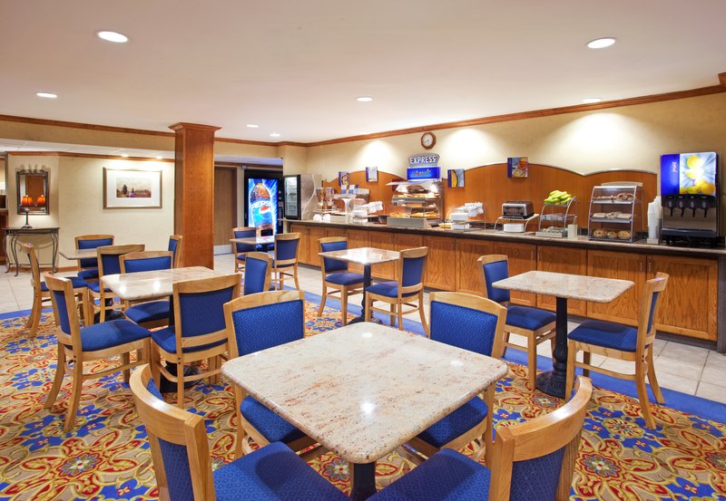 Holiday Inn Express-Brighton - Brighton, MI