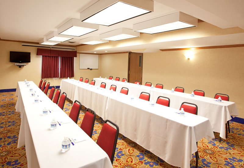 Holiday Inn Express-Brighton - Brighton, MI