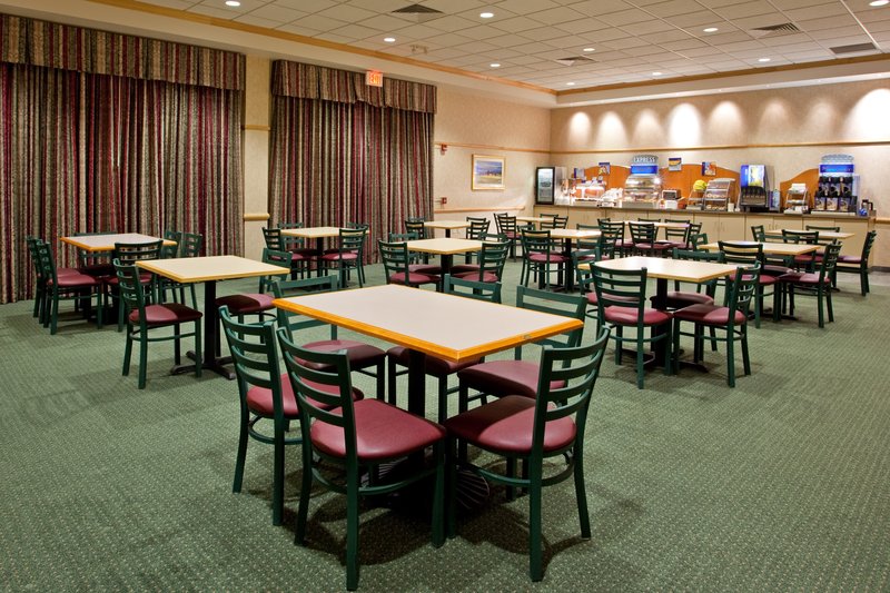 Holiday Inn Express BREEZEWOOD - Wood, PA