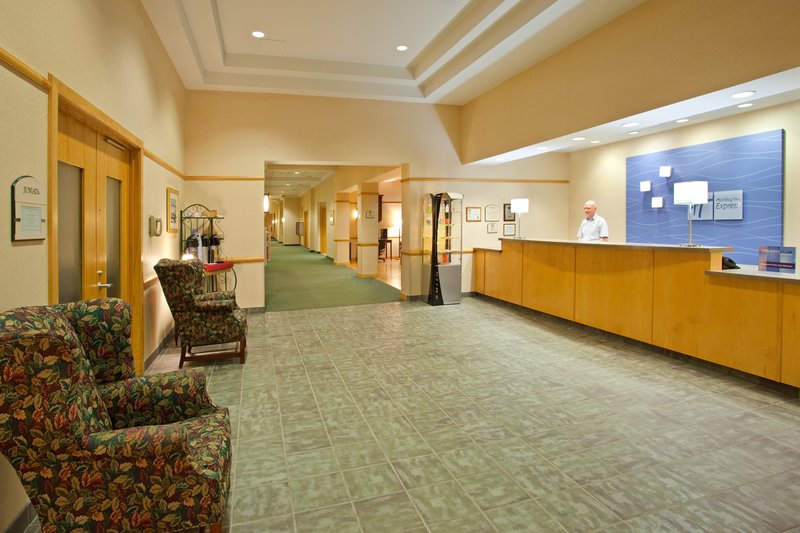 Holiday Inn Express BREEZEWOOD - Wood, PA