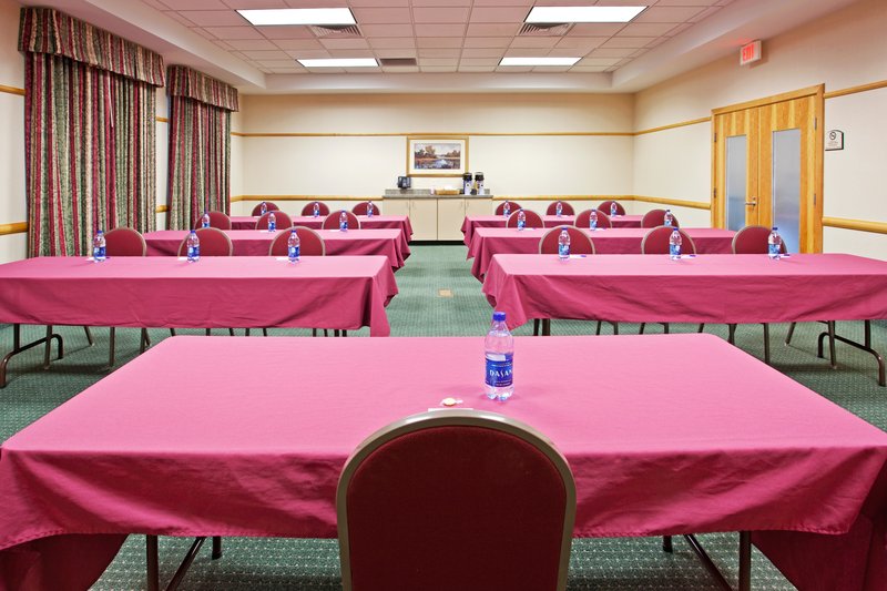 Holiday Inn Express BREEZEWOOD - Wood, PA