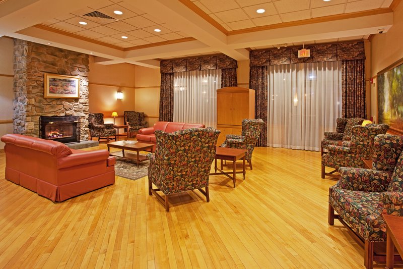 Holiday Inn Express BREEZEWOOD - Wood, PA