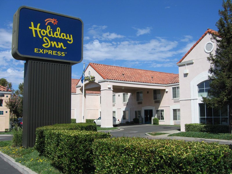 HOLIDAY INN EXPRESS - Brentwood, CA