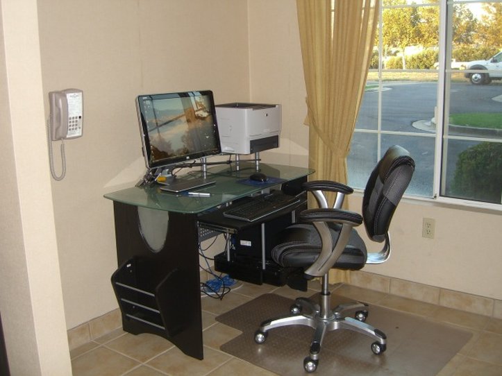 HOLIDAY INN EXPRESS - Brentwood, CA