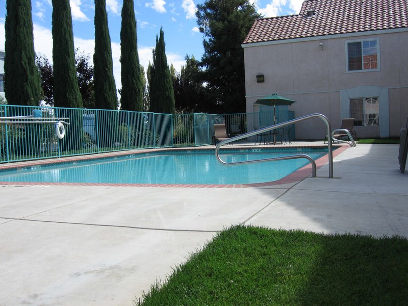 HOLIDAY INN EXPRESS - Brentwood, CA