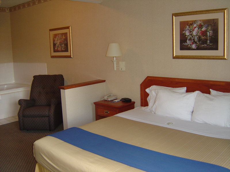 Holiday Inn Express-Bucyrus - Bucyrus, OH