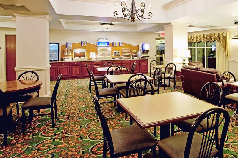 HOLIDAY INN EXPRESS-I20 - Camden, SC