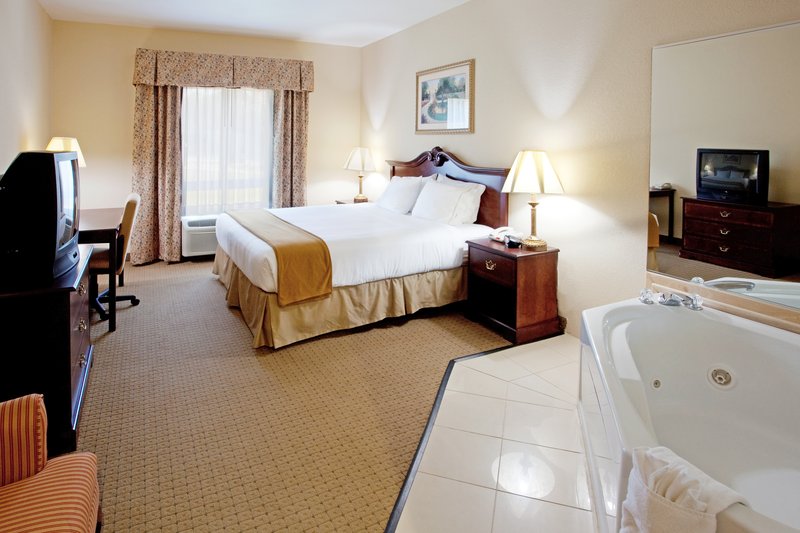 HOLIDAY INN EXPRESS-I20 - Camden, SC