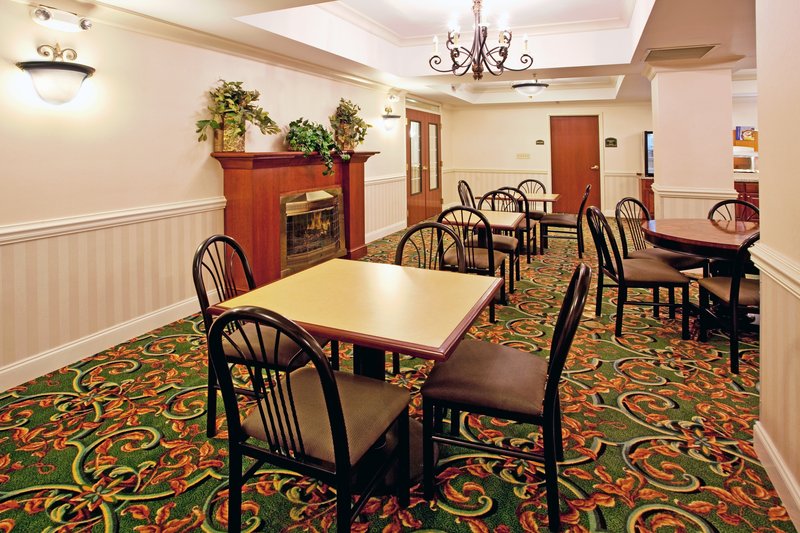 HOLIDAY INN EXPRESS-I20 - Camden, SC