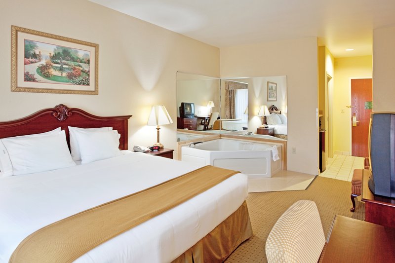 HOLIDAY INN EXPRESS-I20 - Camden, SC
