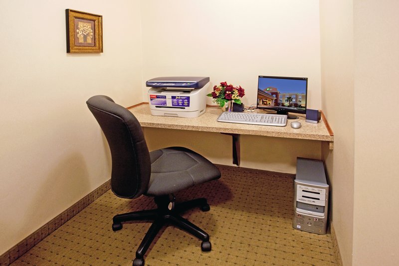 HOLIDAY INN EXPRESS-I20 - Camden, SC