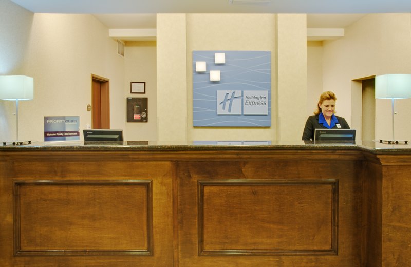 HOLIDAY INN EXPRESS - Center, TX