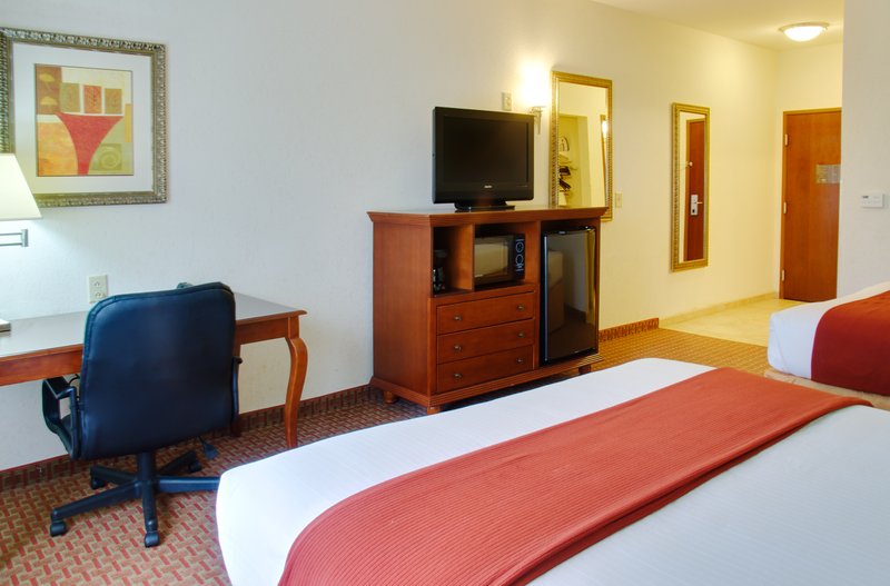 HOLIDAY INN EXPRESS - Center, TX