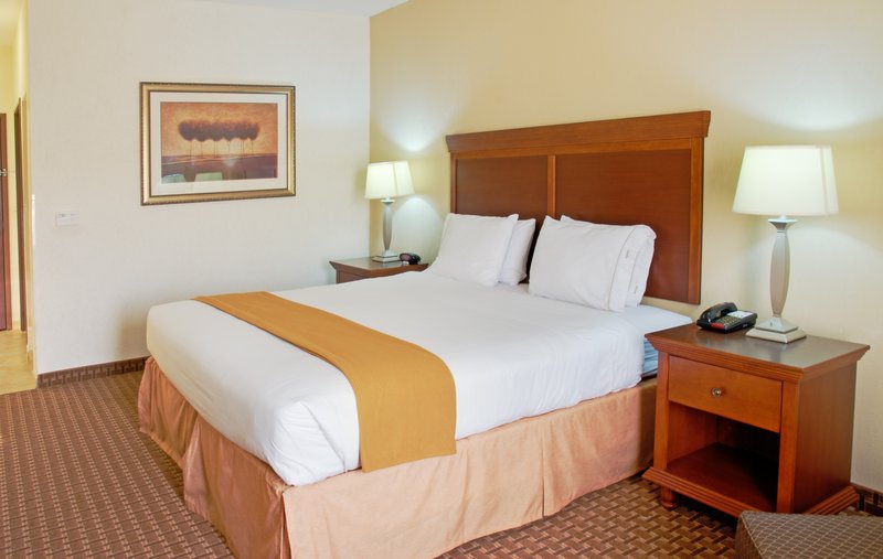 HOLIDAY INN EXPRESS - Center, TX