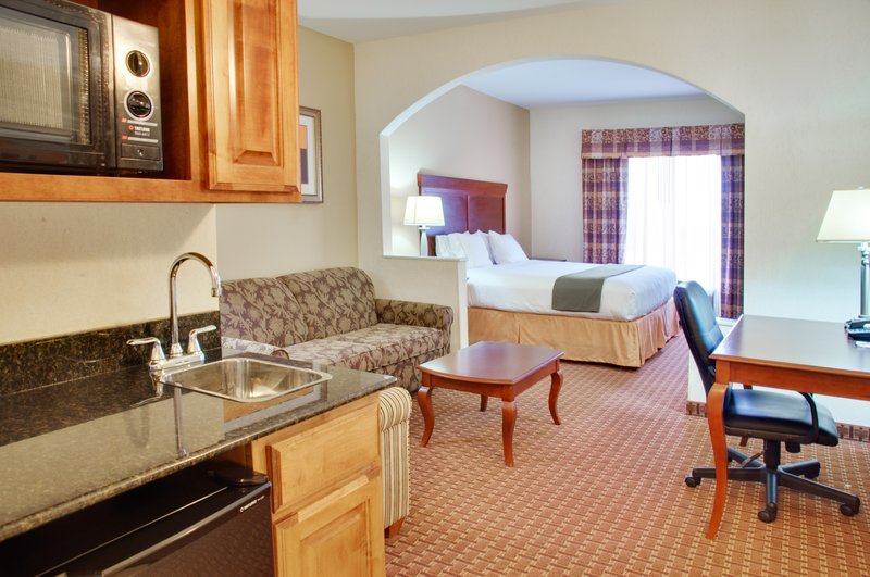 HOLIDAY INN EXPRESS - Center, TX
