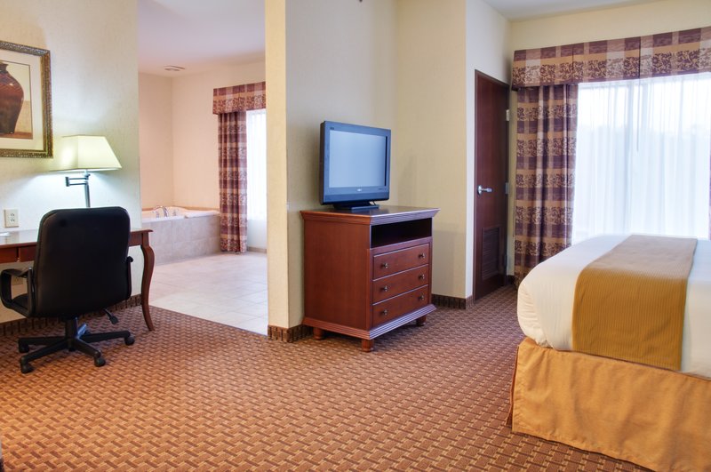 HOLIDAY INN EXPRESS - Center, TX