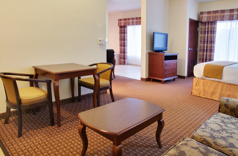 HOLIDAY INN EXPRESS - Center, TX