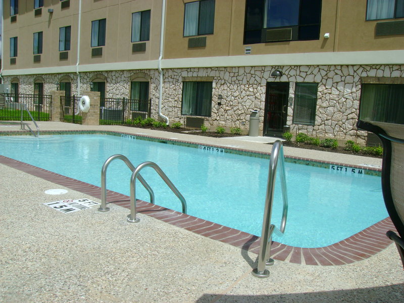 HOLIDAY INN EXPRESS - Center, TX
