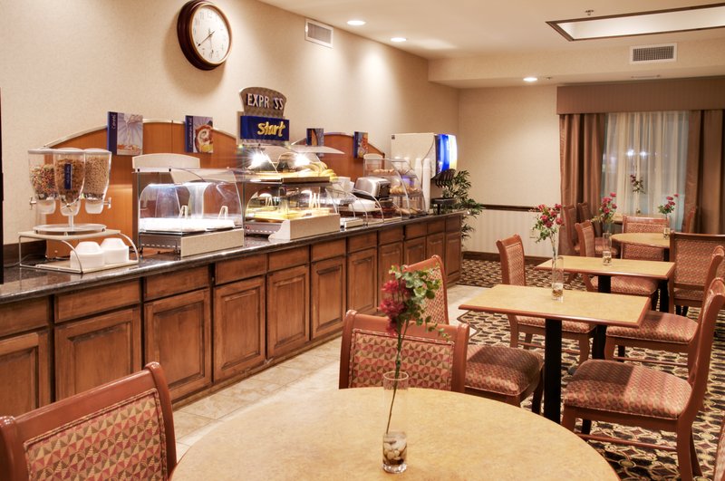 HOLIDAY INN EXPRESS - Center, TX